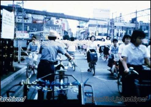 遮断時間が半日以上も続いた豆腐町踏切