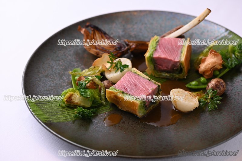 季節の野菜を添えた仔羊のお肉