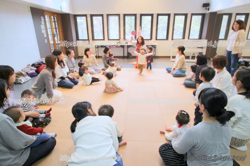 10組以上の親子が集まった0才児クラス