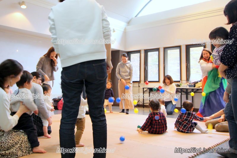 シートから一斉に落ちて来た、たくさんのボール