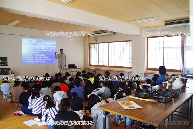 市立市川歴史博物館から学芸員の方による社会科の授業風景