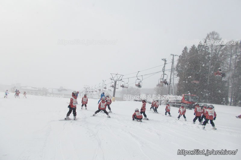 ４～6年生は学校以外の場所で課外授業も行っている