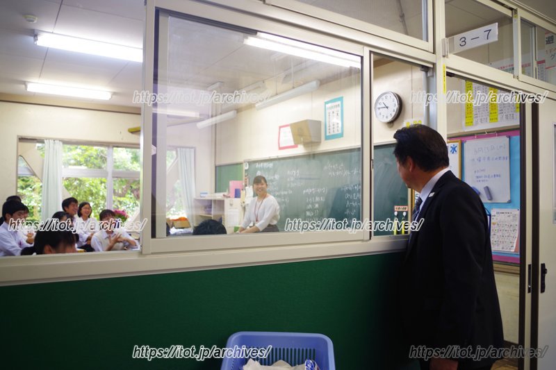 生徒や先生との日々のコミュニケーションが、信頼を築いていく