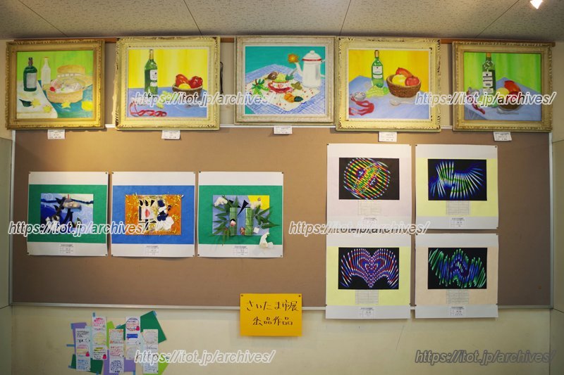 校内の各所には才能豊かな子ども達の美術作品が