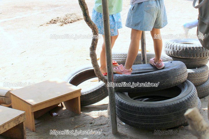 踏み台と古タイヤ