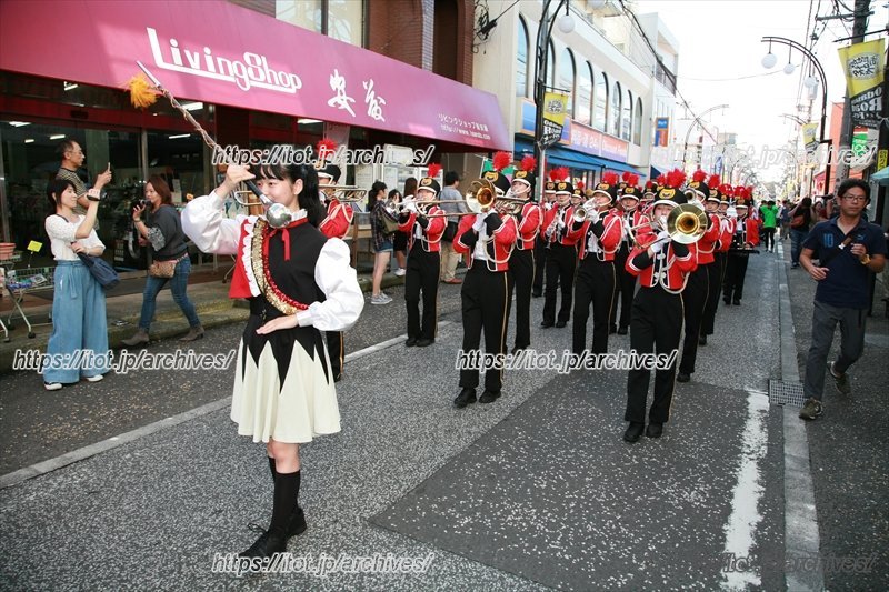 サウザンロードのパレードの様子
