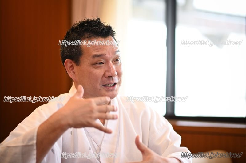 芝大門の街について語る勝田さん