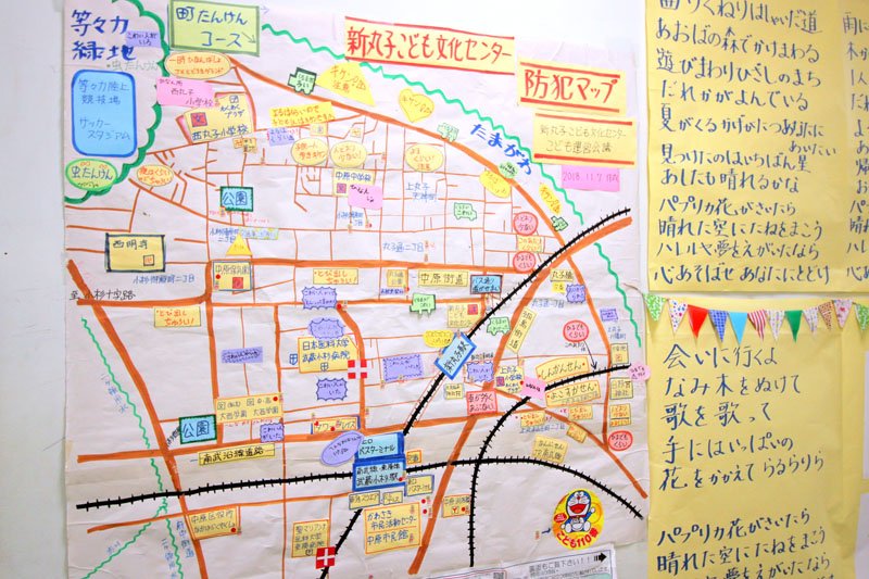 子どもたちと職員が一緒に地域を巡って作った防犯マップ 