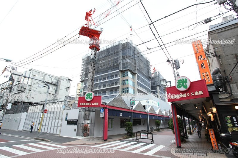 再開発で高層マンションが建設中