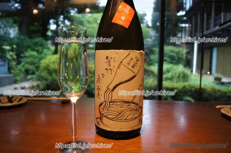 シャンパングラスに注いだ日本酒で乾杯