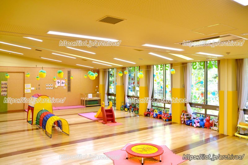 さまざまな遊具が置かれる施設内