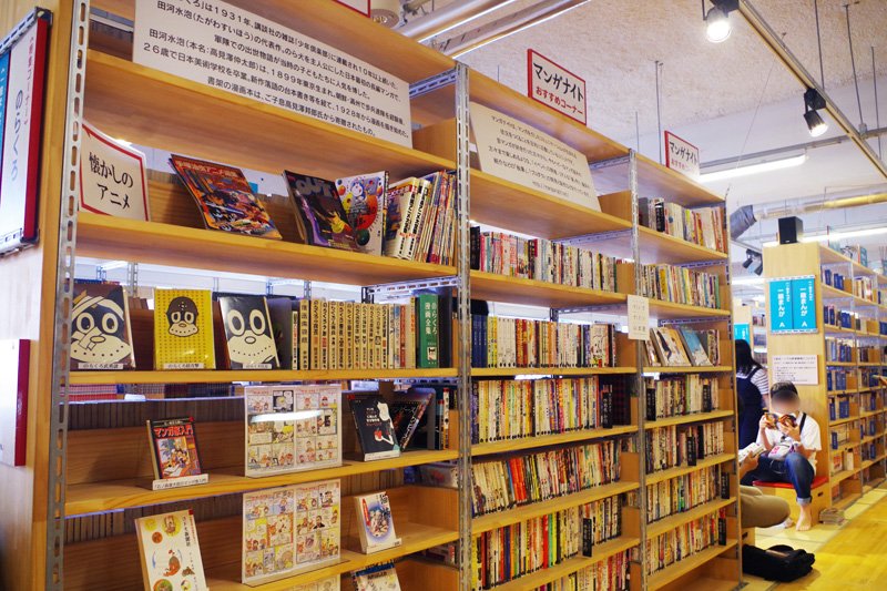 お子様連れをはじめ、たくさんの人が楽しめるように授乳室や半個室スペースも完備