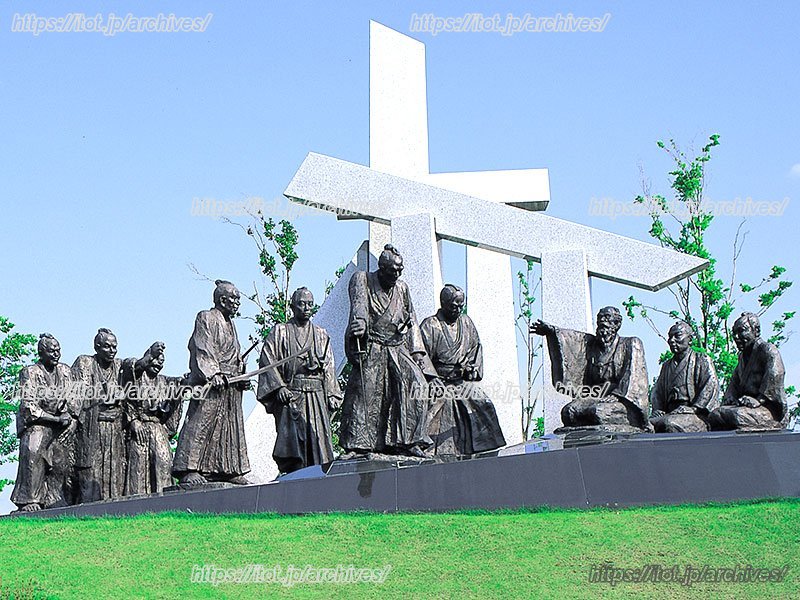 「千秋が原ふるさとの森」にある米百俵の群像