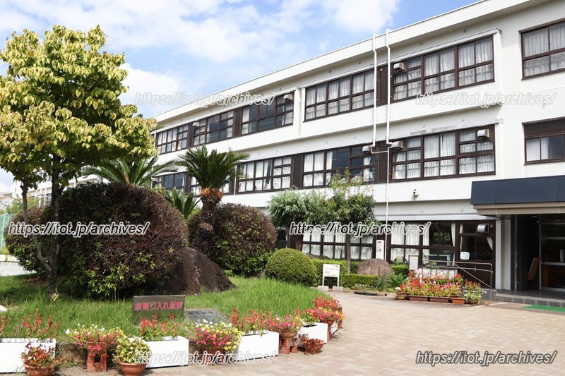 中学部棟の外観