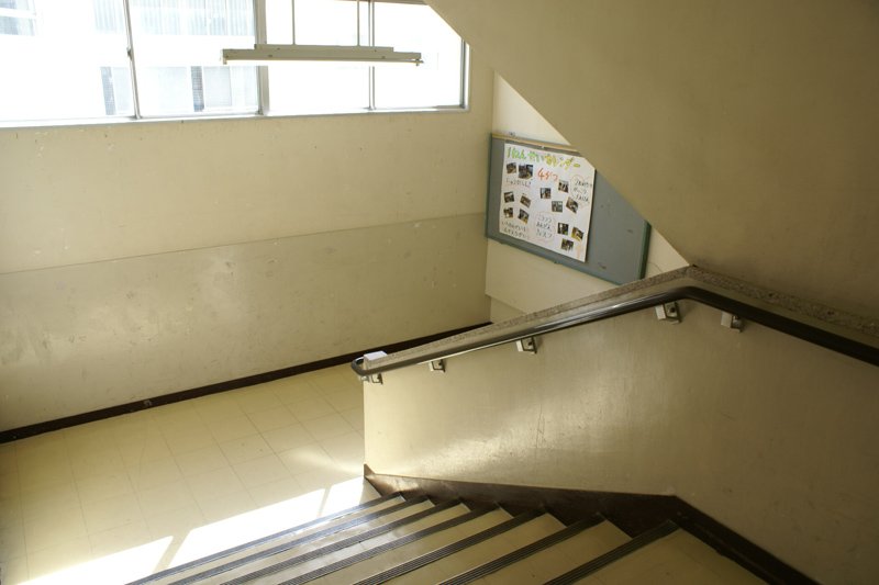 廊下でも挨拶が行き交う