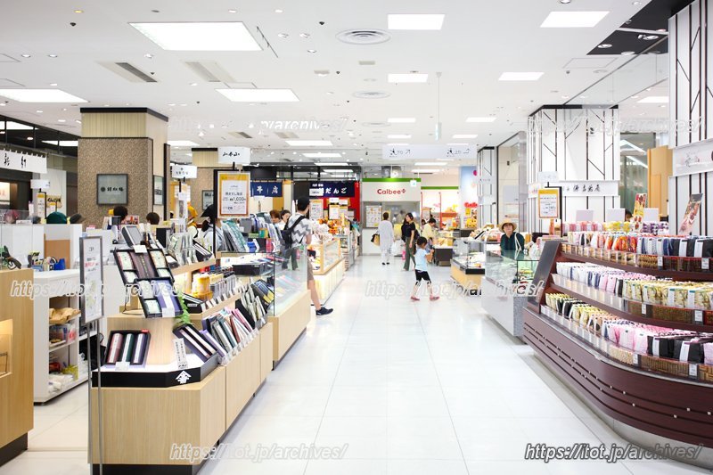 9275デパ地下とともに食品フロアを展開する「デパイチ」