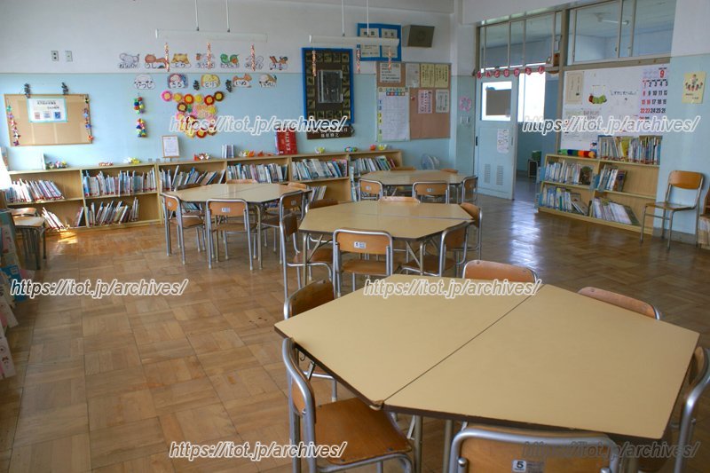 近隣の幼稚園の子ども向けに学校案内も行われる