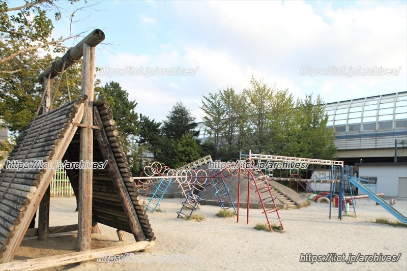 湊町小学校の遊具