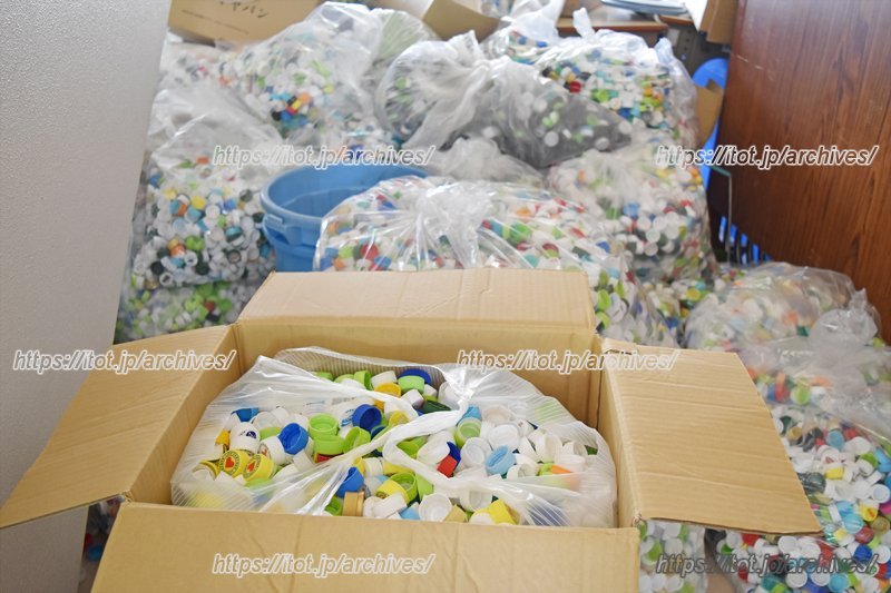 地域貢献としてエコキャップ回収活動にも取り組む