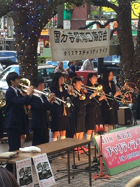 「チャリティライブ」の様子