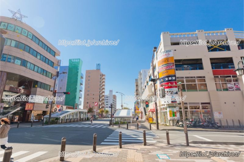 「湘南台」駅前。少し歩けば緑もあり、まさに&ldquo;都会の風景と田園風景のコントラスト&rdquo;が感じられる
