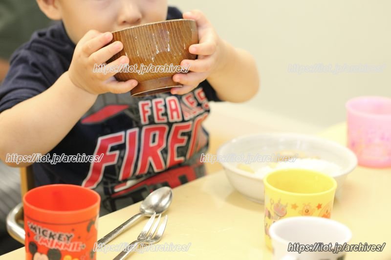 給食はブッフェ形式