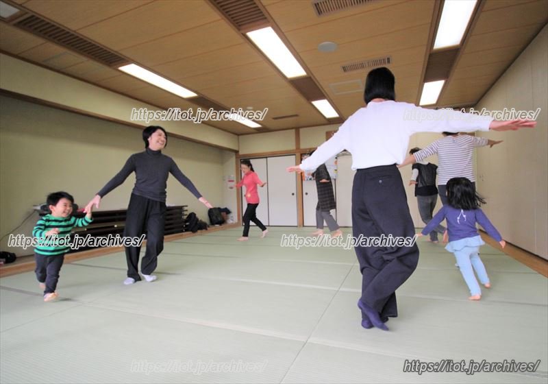 体を動かして、お母さんたちも自然とリフレッシュできる