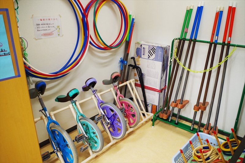 一輪車や竹馬など、遊具もたくさん所有