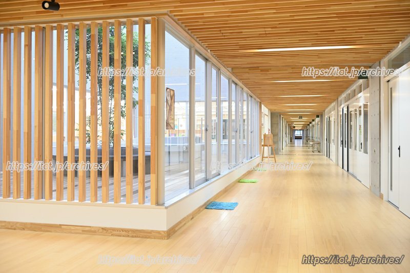 開放的な校舎内