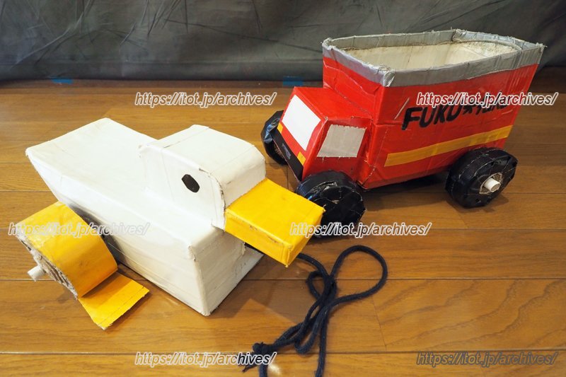 スタッフ手作りのおもちゃは子どもに大人気