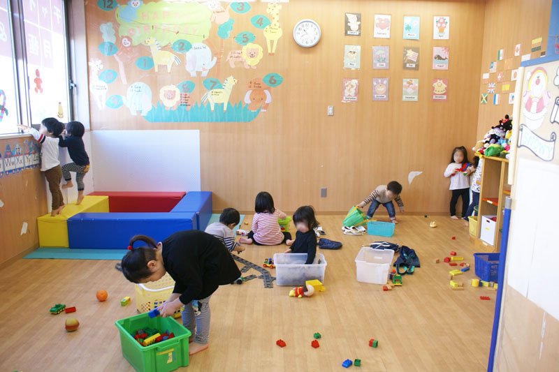 思い思いに遊ぶ子どもたち