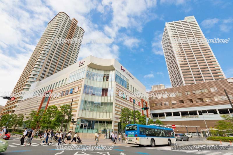 駅や商業施設などの利用者で賑わう「武蔵小杉」駅周辺