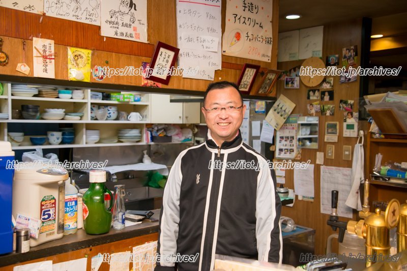 大泉学園駅南「ロードふじみ商店会」で街おこしに取り組む「もんじゃ焼き・お好み焼き わらべ」店主・加藤輝幸さん