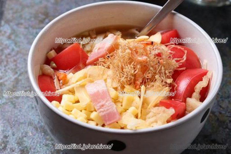 酸味が効いている一番人気の絶品もんじゃ「トマトチーズベーコンガーリックもんじゃ」