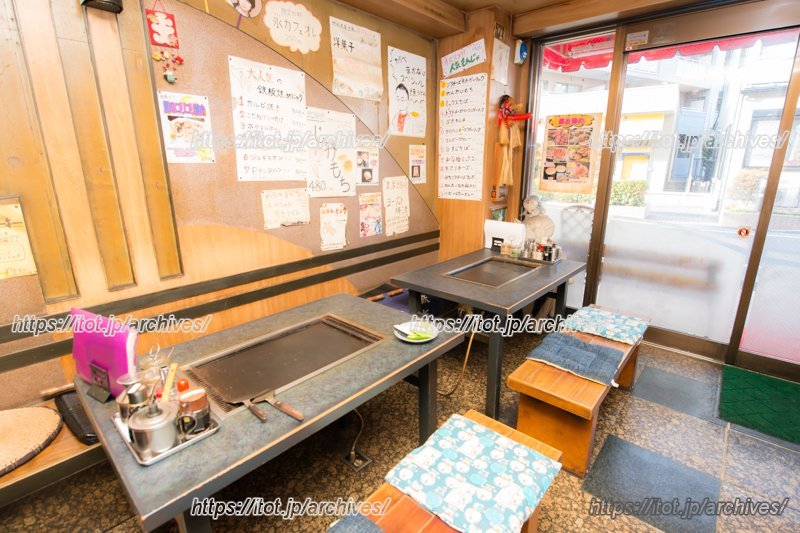 店内はメニュー表で賑やかな雰囲気