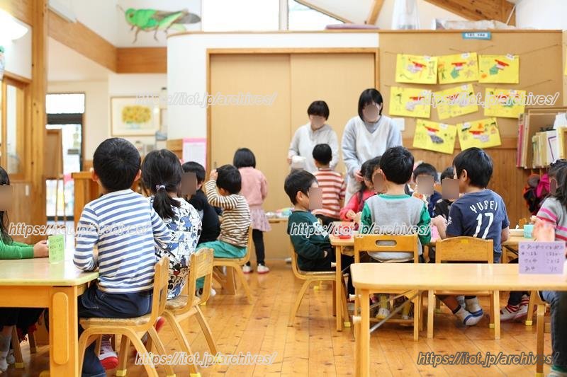 木のぬくもり溢れる園内