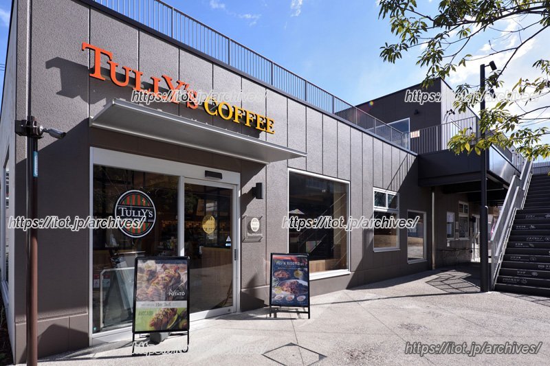 定期的にワークショップが開催される入口の「タリーズ」