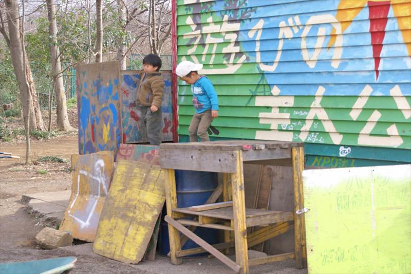 子どもたちは自由な発想で自由に遊ぶ