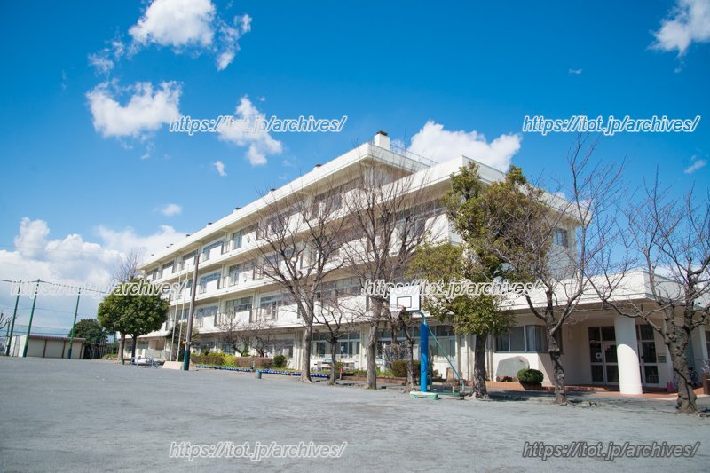 横浜市立東市ケ尾小学校の校舎