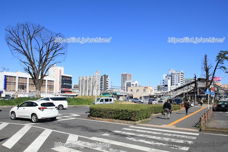現在の「春日部」駅周辺は東西が分断されている