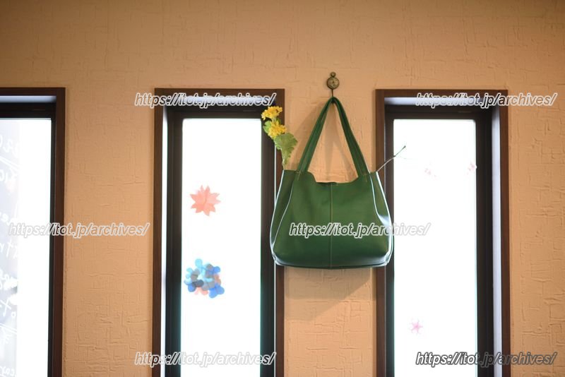 レザー商品が飾られた店内