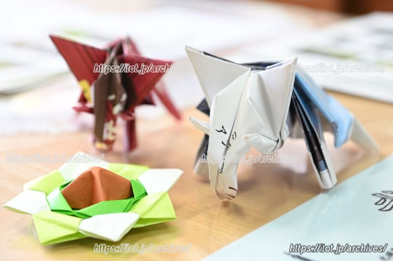 新1年生の入学時には、全員に地域の人からのプレゼントが配られる。この折り紙も、そのプレゼントの例。