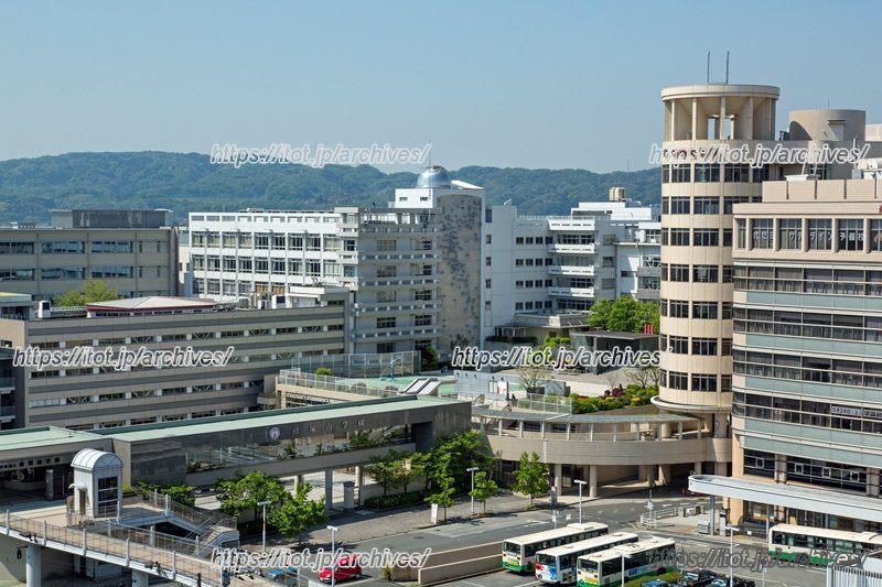 近鉄「学園前」駅に直結する学園前キャンパス
