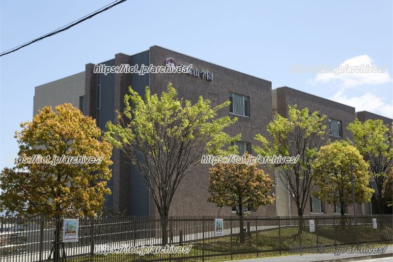 2019（令和元）年に改編された帝塚山大学教育学部こども教育学科の学生が学ぶ校舎