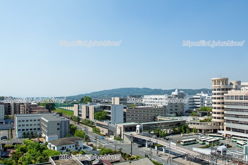 奈良・学園前キャンパスの周辺は自然が豊かで閑静な住宅街が広がる