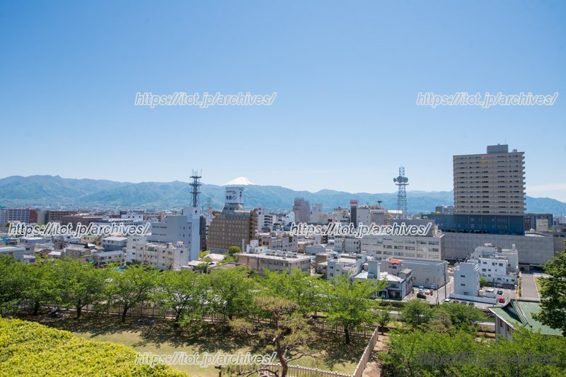 甲府城跡地から見た甲府の街