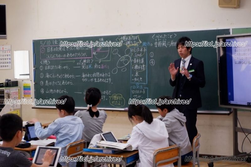 自分のタブレット端末で学ぶ「BYOD」のようす(新潟大学附属新潟小学校初等教育研究会HPより)