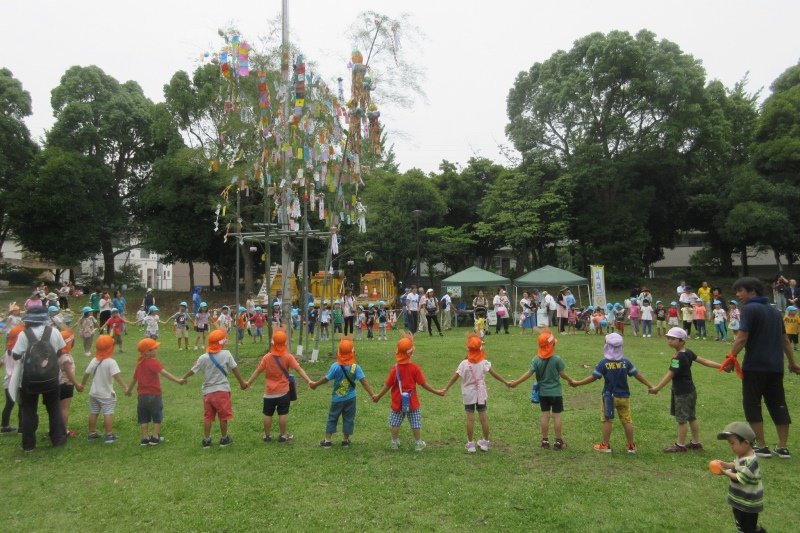 「遊びにおいでよ！七夕まつり」の様子（提供：港南区こども家庭支援課）
