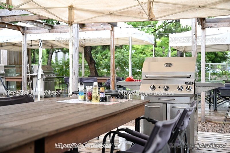 テントも含め充実の設備が揃い雨でも手ぶらでも楽しめる