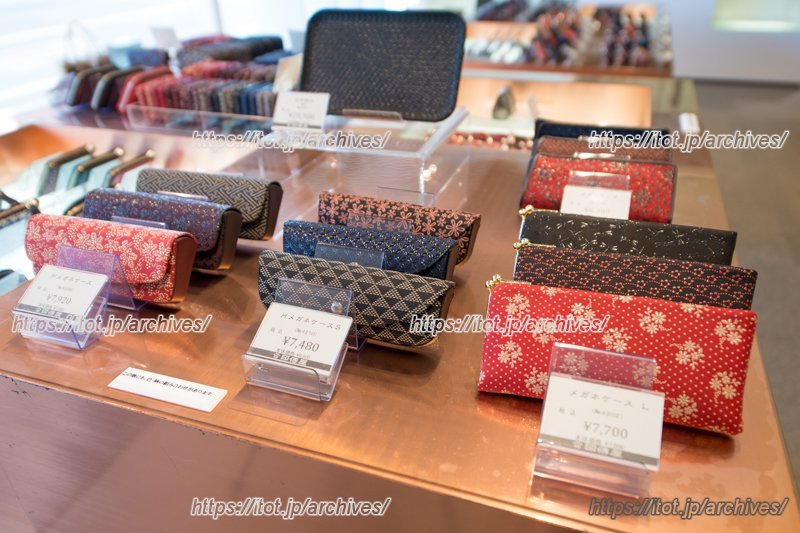 眼鏡ケースなどもある